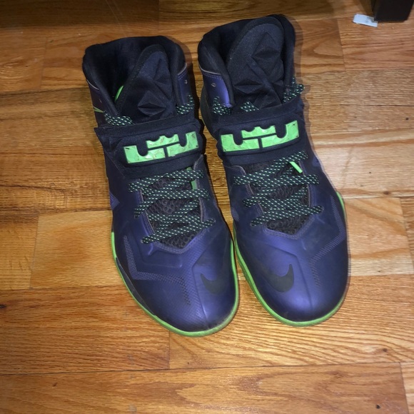 Lebron soldiers size 11 - Picture 2 of 3
